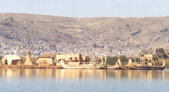 [Iles Uros]
