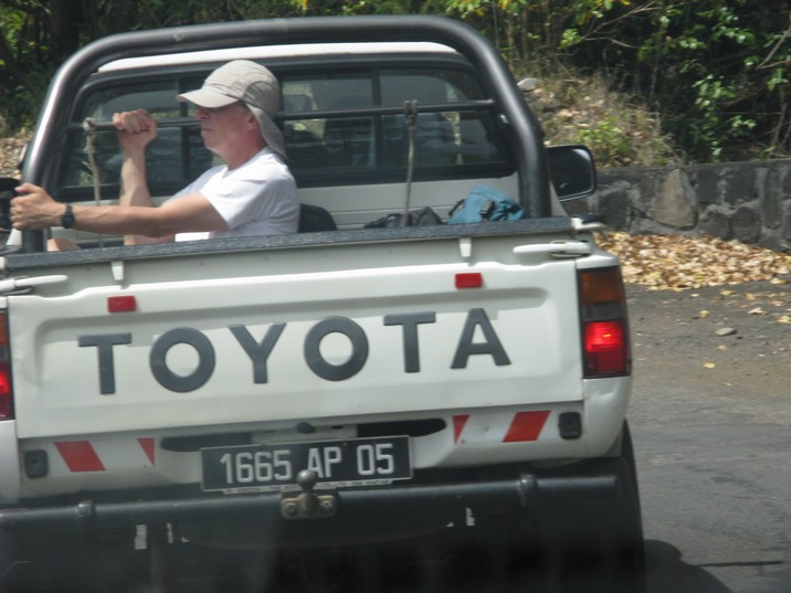 [Retour en pick-up.]